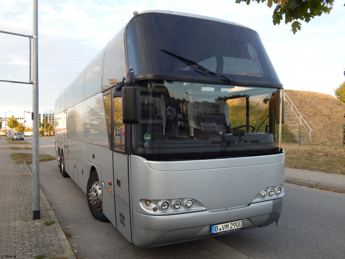 Neoplan Cityliner von Oberhavel Bus Express aus Deutschland in Neubrandenburg am 16.09.2018