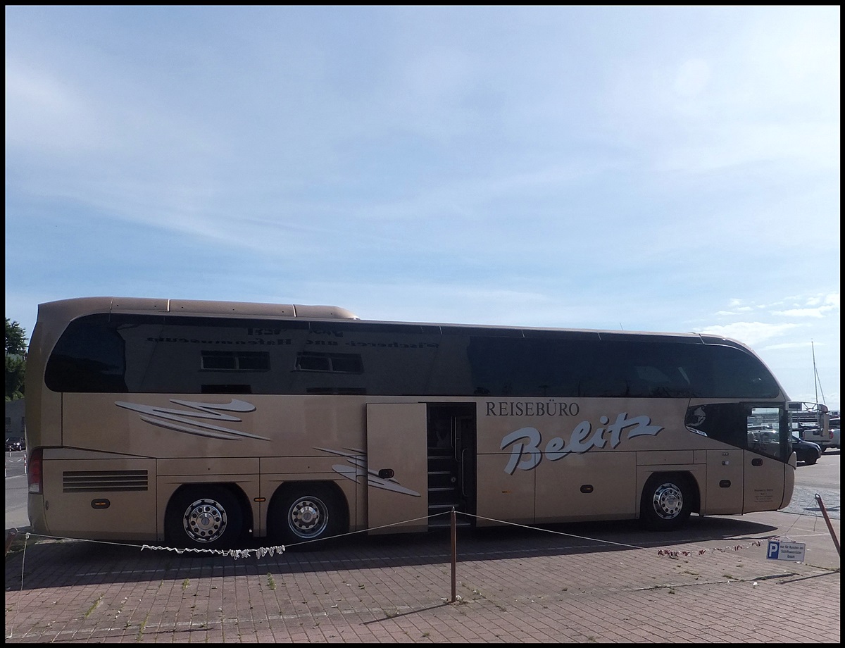 Neoplan Cityliner vom Reisebro Belitz aus Deutschland im Stadthafen Sassnitz am 24.08.2013