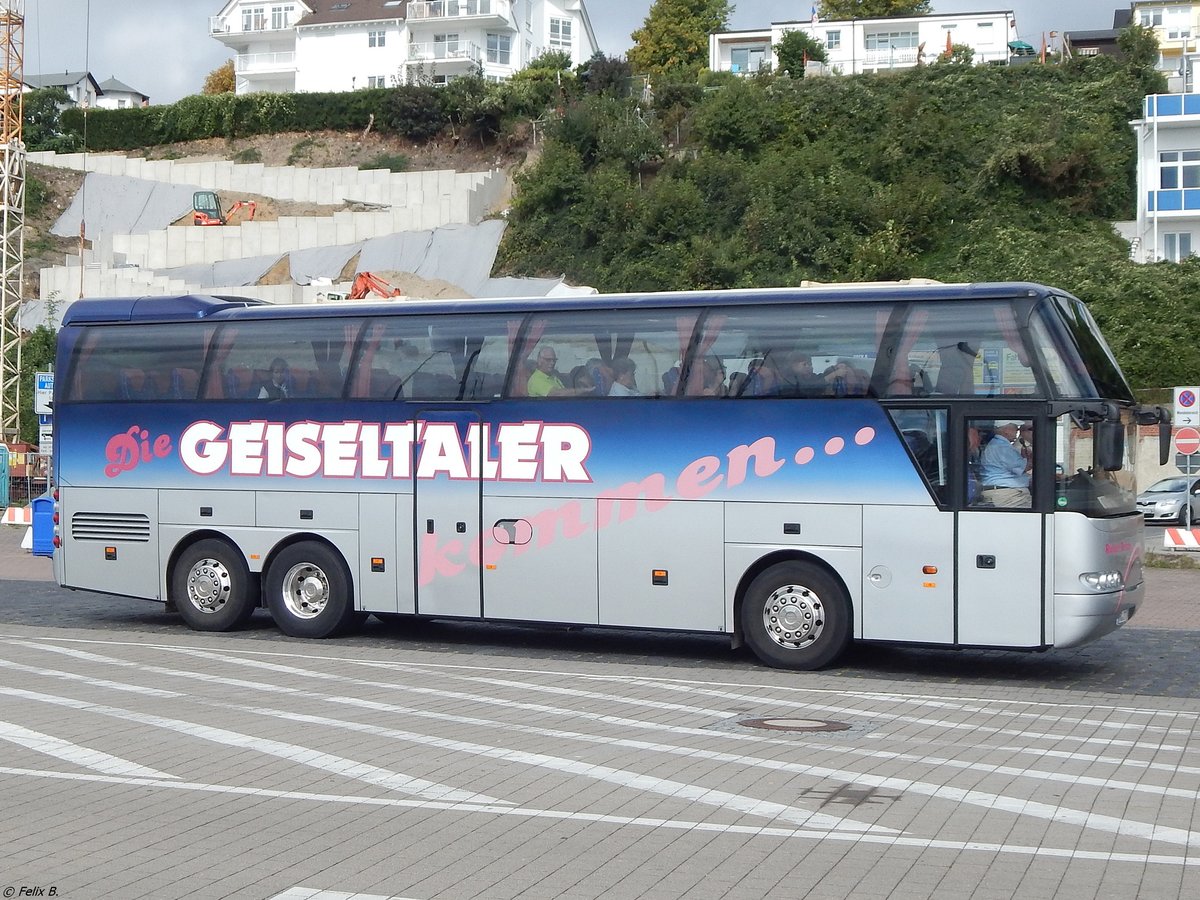 Neoplan Cityliner von Richter-Reisen aus Deutschland im Stadthafen Sassnitz am 02.09.2018