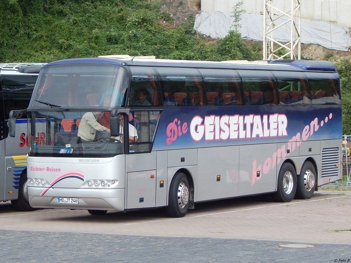 Neoplan Cityliner von Richter-Reisen aus Deutschland im Stadthafen Sassnitz am 02.09.2018