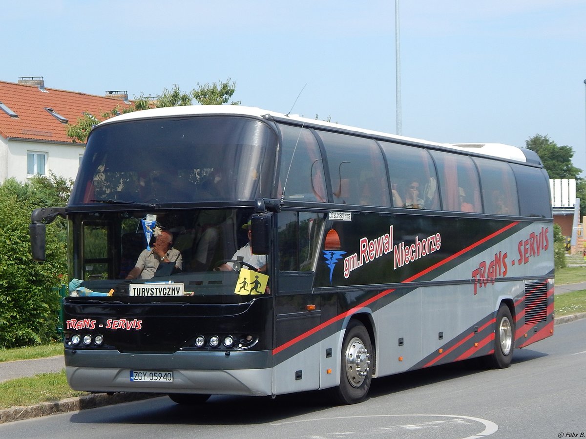 Neoplan Cityliner von Trans-Servis aus Polen im Stadthafen Sassnitz am 05.07.2015