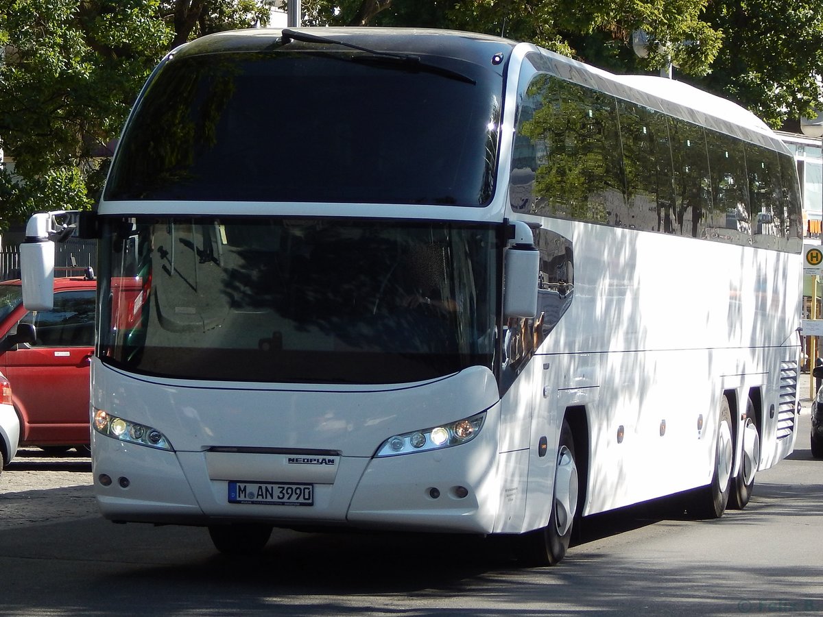 Neoplan Cityliner Vorführwagen in Berlin am 08.06.2016