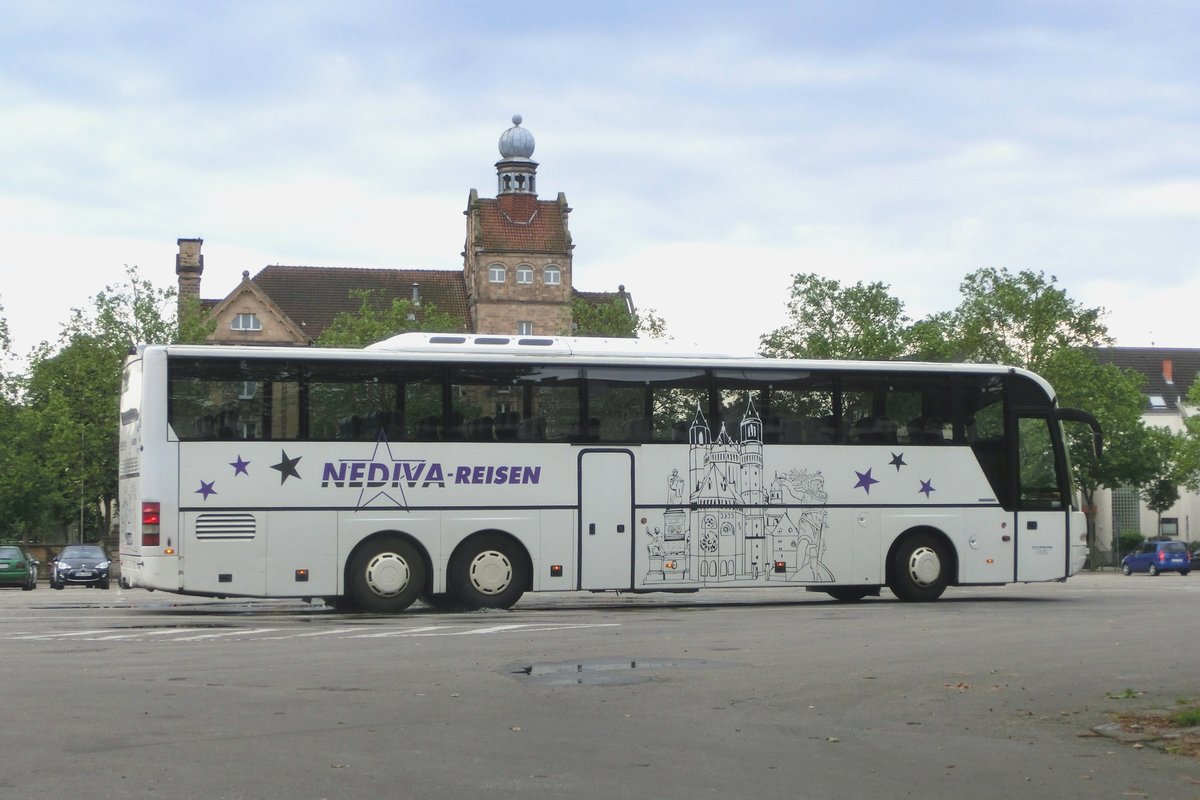Neoplan Euroliner von Nediva Reisen am 08.06.2016 in Landau/Pfalz
