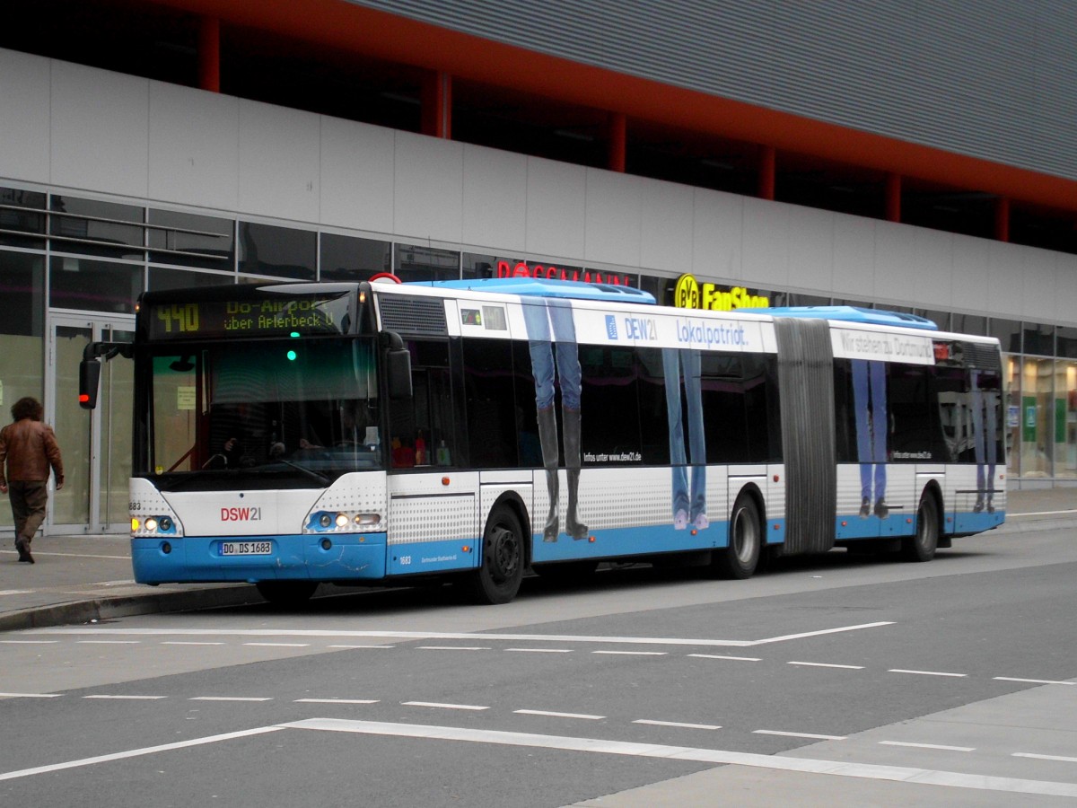 Neoplan N 44-Serie (Centroliner) auf der Linie 440 nach Dortmund Airport am U-Bahnhof Dortmund-Hörde.(4.1.2014) 