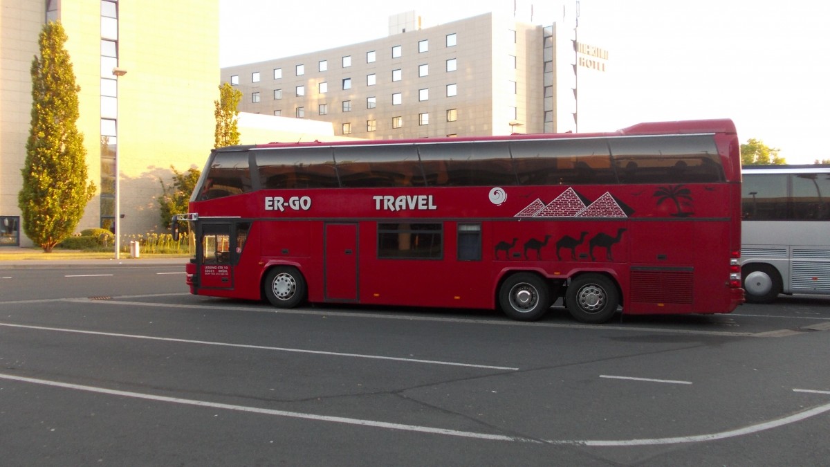 Neoplan  Reisebus am Airport Hannover, am 08.06.2015
