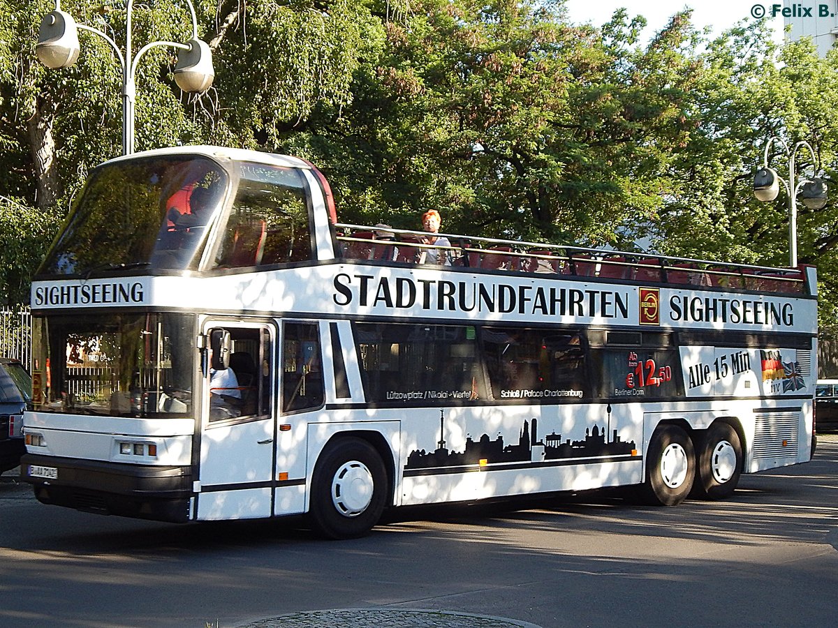 Neoplan Skyliner von Der Tempelhofer aus Deutschland in Berlin am 07.06.2016
