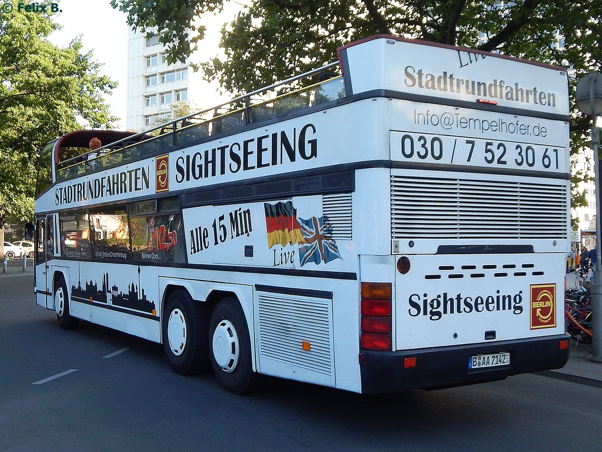 Neoplan Skyliner von Der Tempelhofer aus Deutschland in Berlin am 07.06.2016