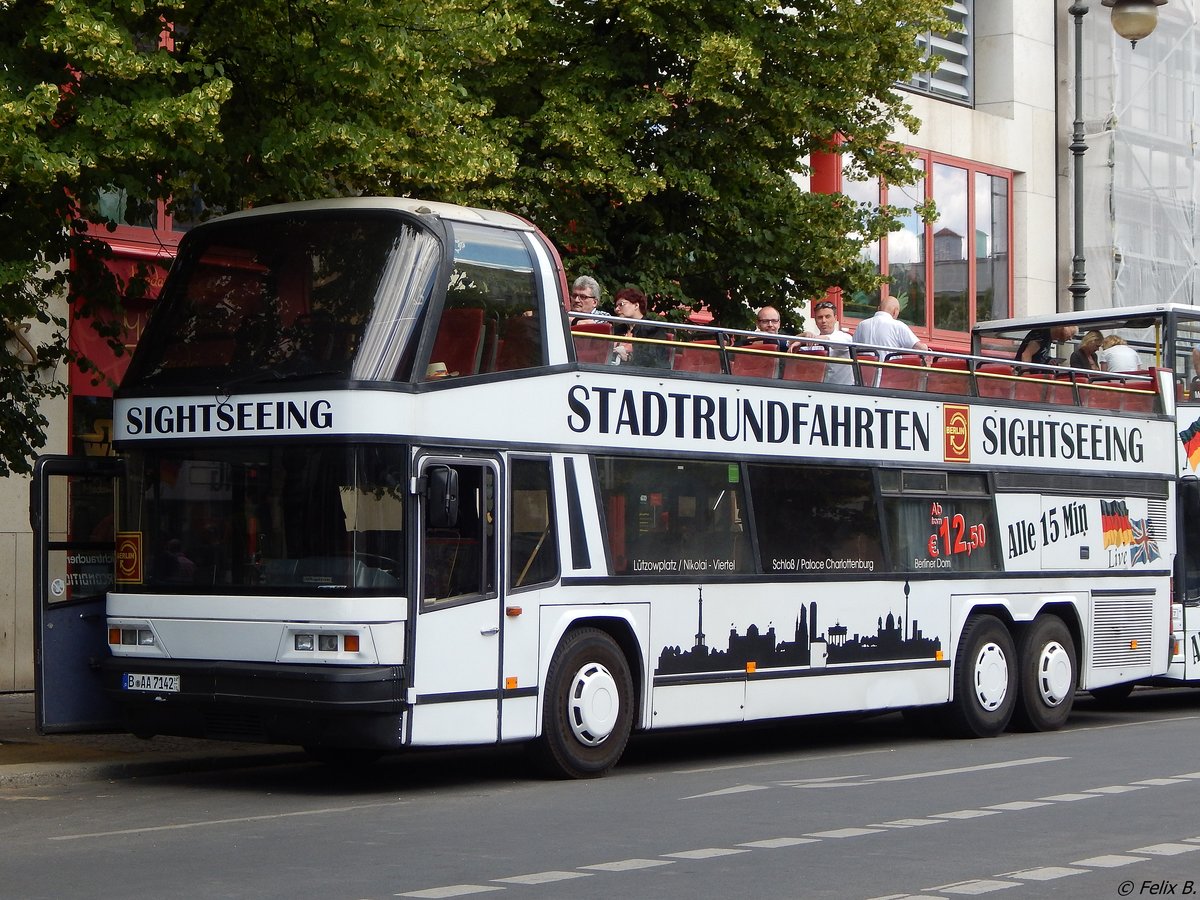 Neoplan Skyliner von Der Tempelhofer aus Deutschland in Berlin am 11.06.2016