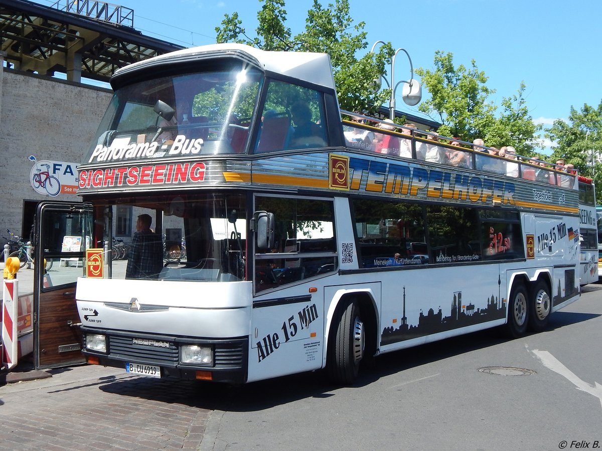 Neoplan Skyliner von Der Tempelhofer aus Deutschland in Berlin am 11.06.2016