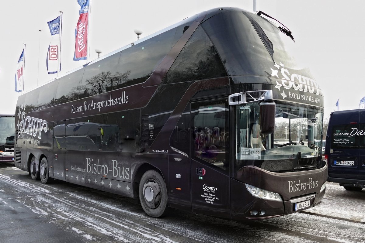 Neoplan Skyliner, von 'Schuy Exclusiv Reisen', zur Grünen Woche in Berlin /Olympischer Platz, im Januar 2019. (Grüne Woche)