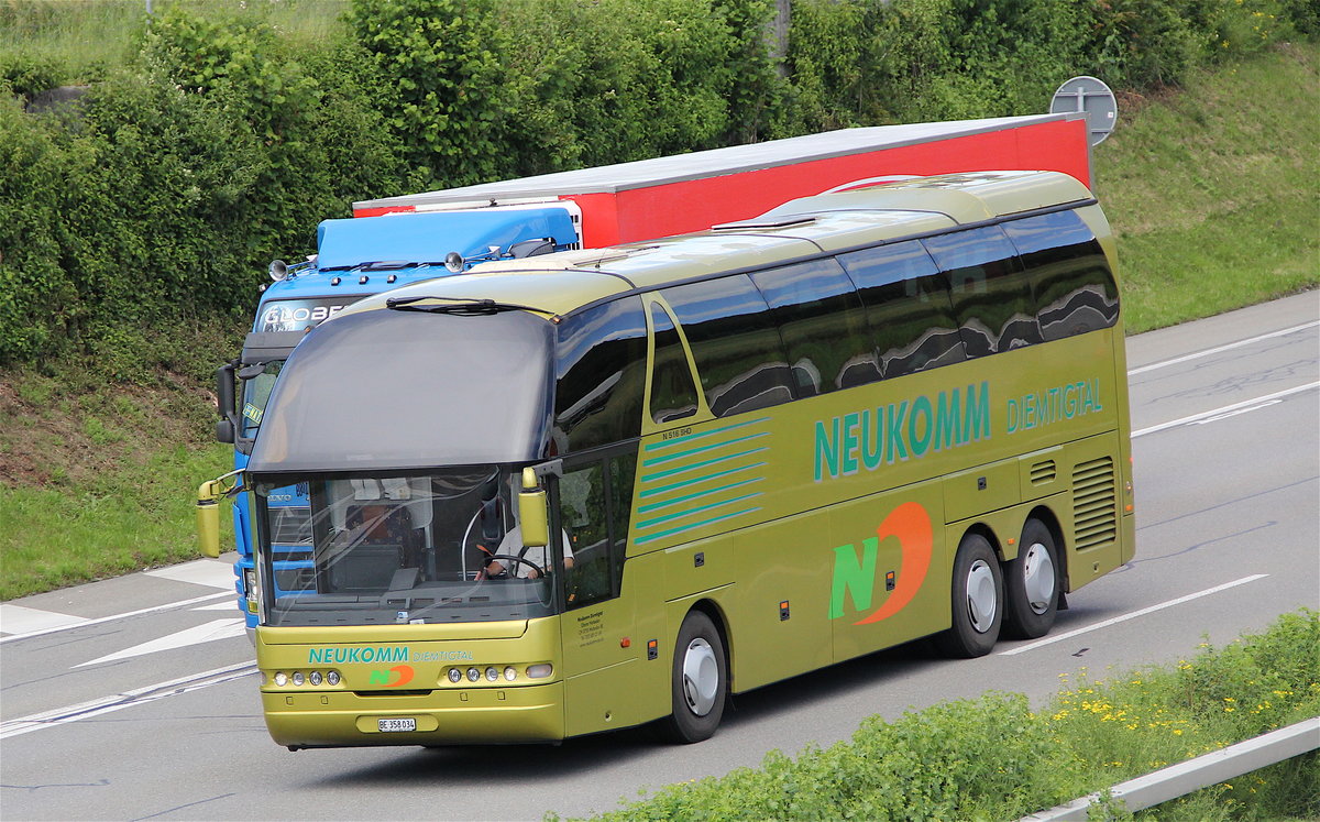 Neoplan Spaceliner Neukomm, près de Berne. 

Plus de photos sur : https://www.facebook.com/AutocarsenSuisse/ 