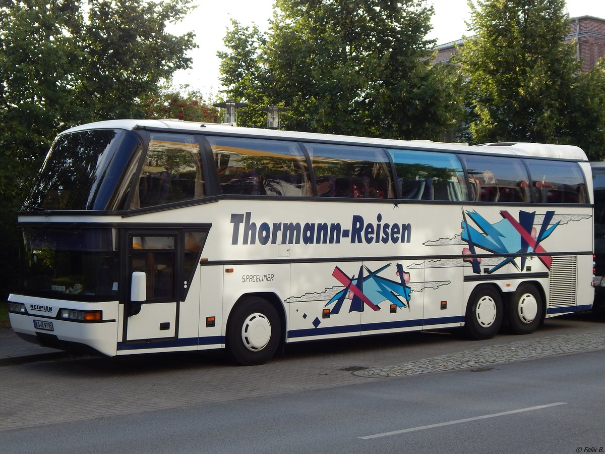 Neoplan Spaceliner von Pakull-Thormann Reisen aus Deutschland in Neubrandenburg am 25.08.2017