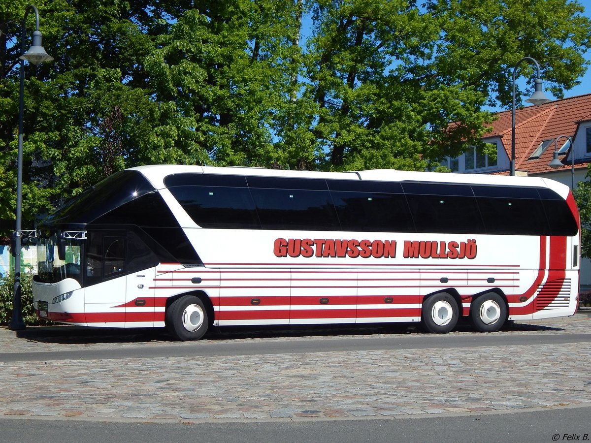 Neoplan Starliner von Gustavssons Busstrafik aus Schweden in Binz am 27.05.2017