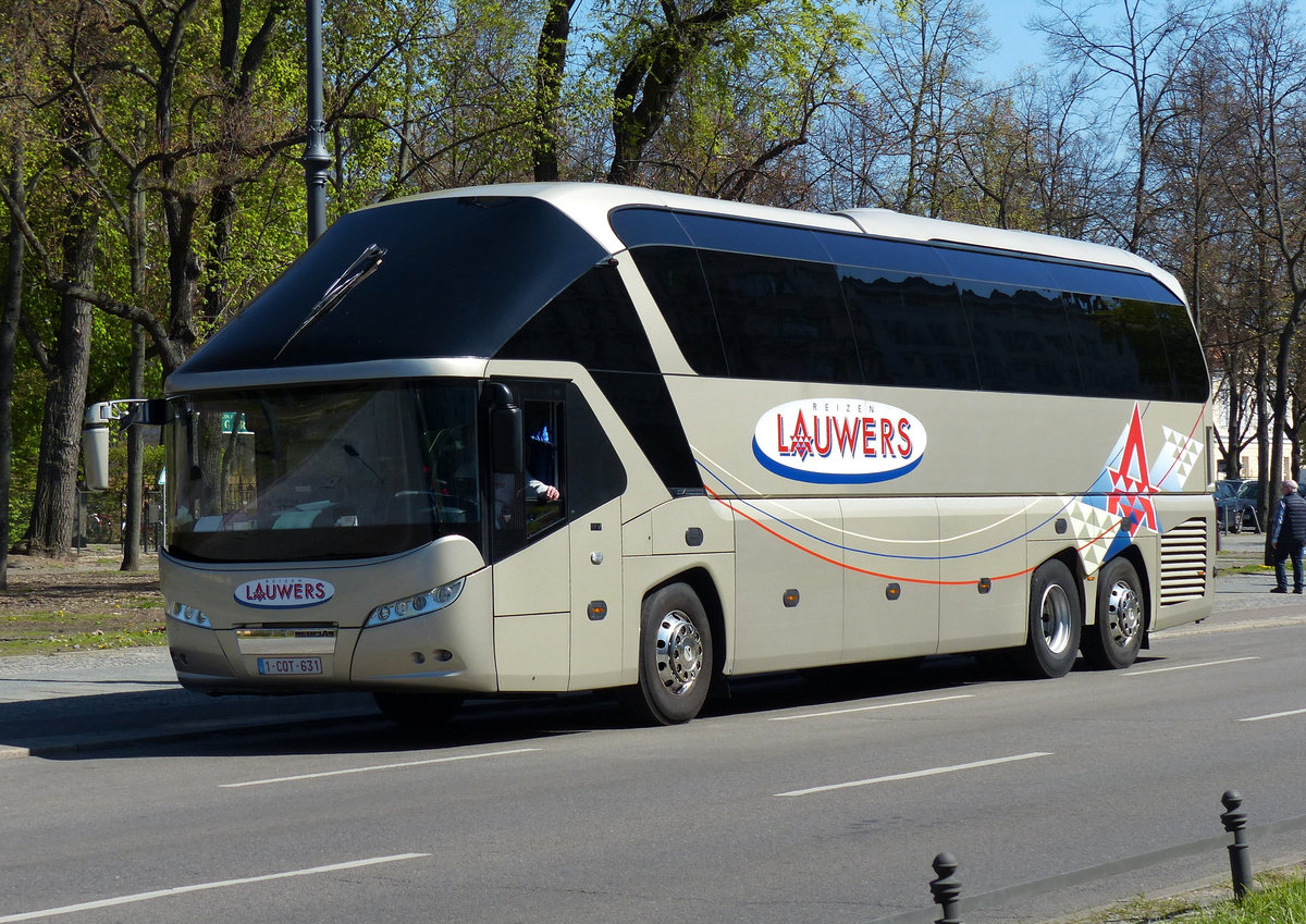 Neoplan Starliner 'Lauwers Reizen' (BE) in Berlin, April 2016. 