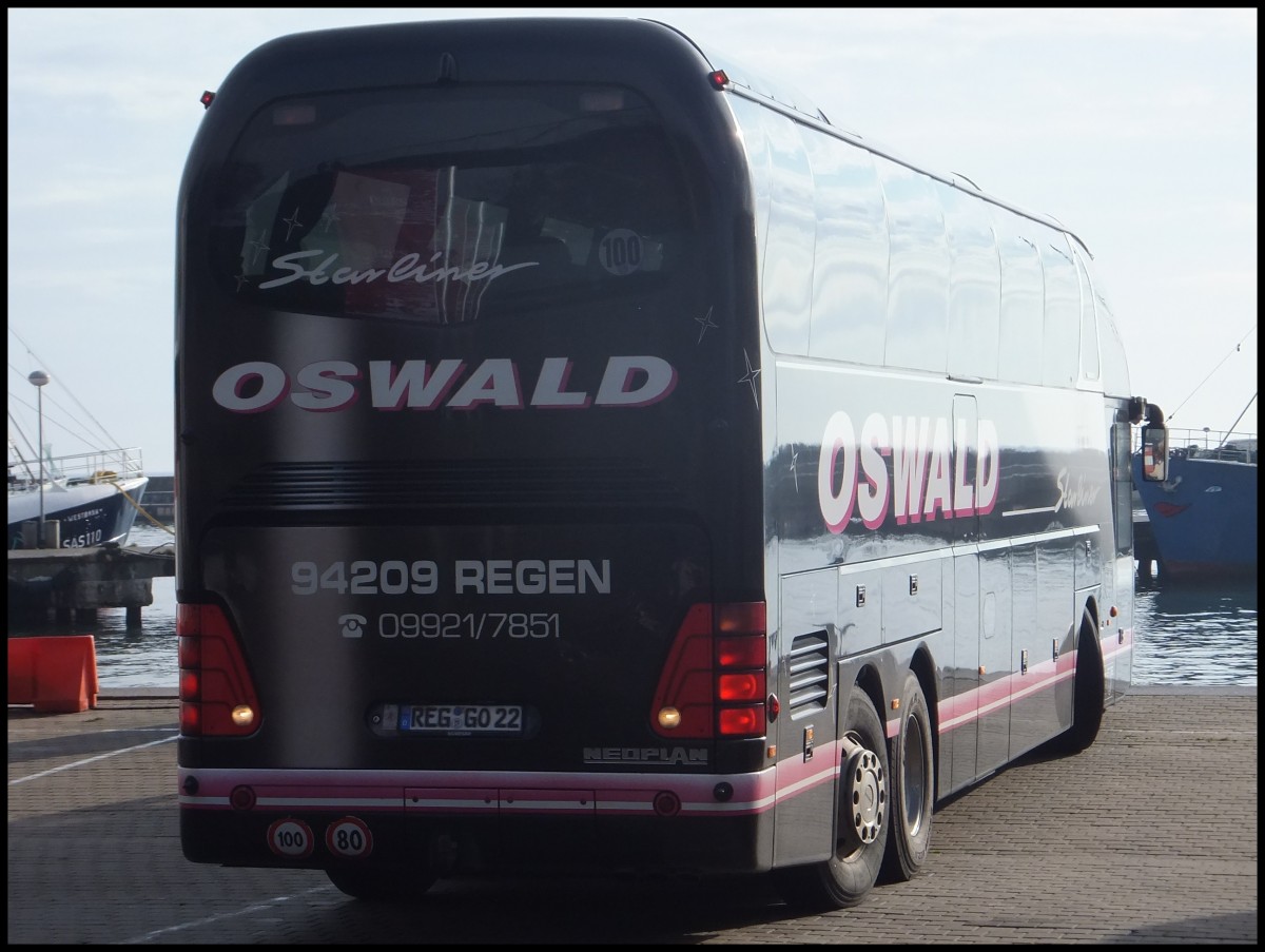 Neoplan Starliner von Oswald aus Deutschland im Stadthafen Sassnitz am 27.10.2013