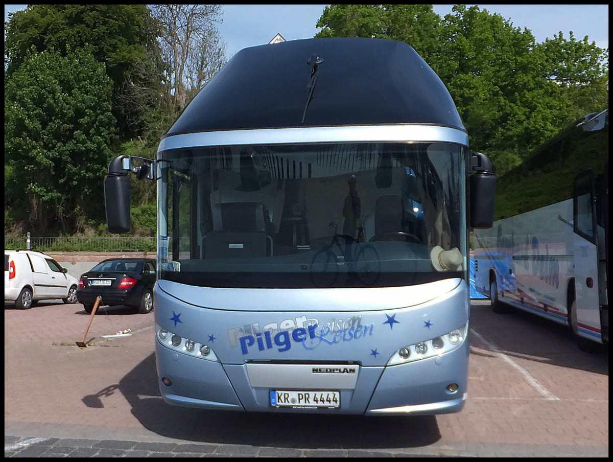 Neoplan Starliner von Pilger Reisen aus Deutschland im Stadthafen Sassnitz am 17.05.2014