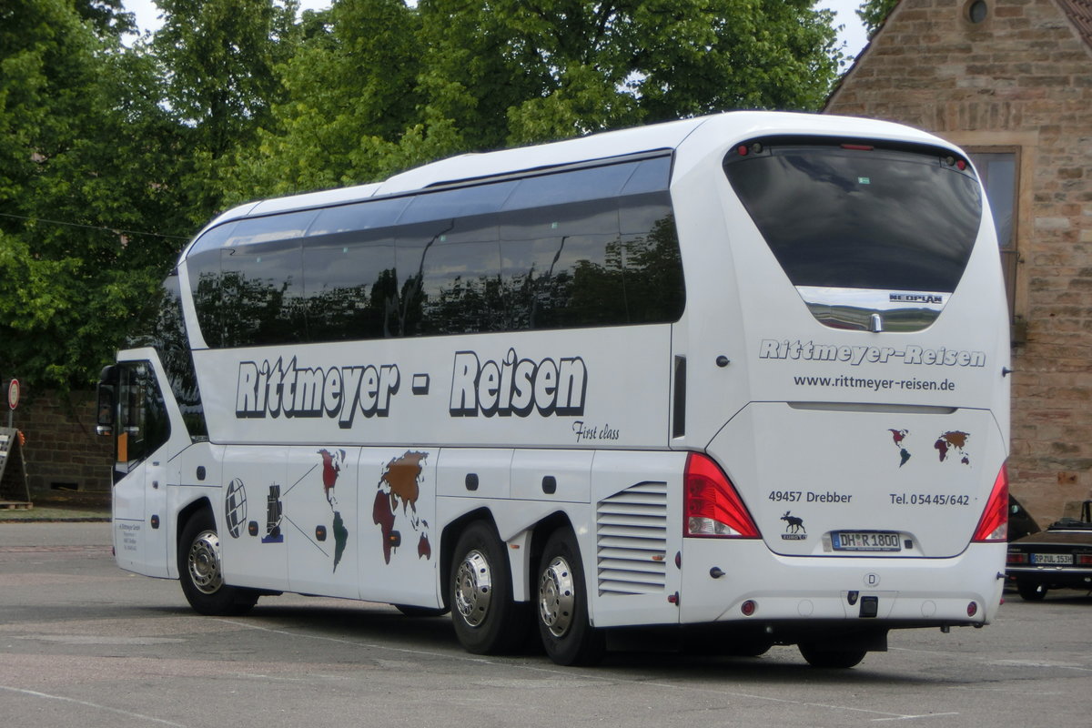 Neoplan Starliner von Rittmeyer Reisen am 28.07.2017 in Schweigen