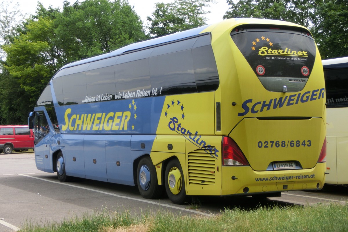 Neoplan Starliner von Schweiger Reisen aus Österreich am 31.05.2015 in Speyer