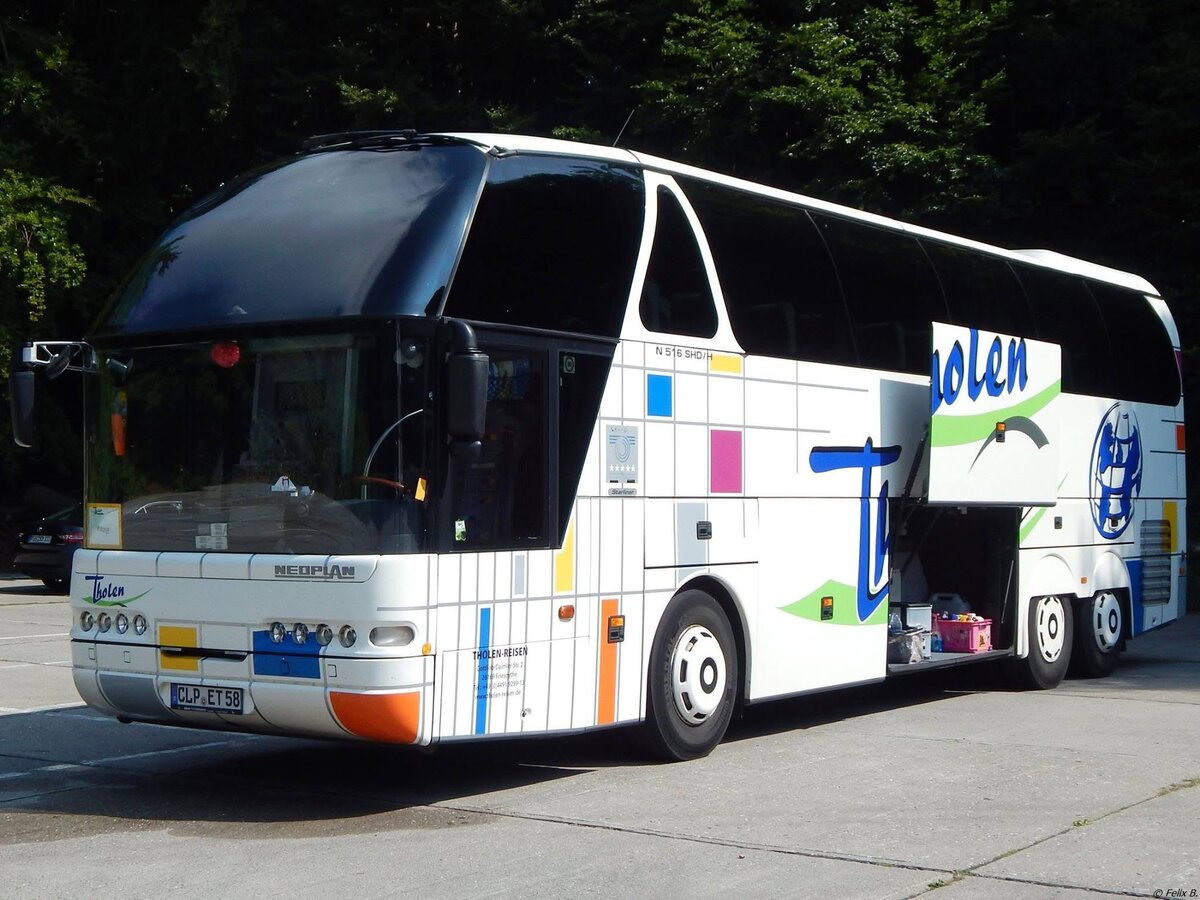 Neoplan Starliner von Tholen aus Deutschland in Sassnitz am 08.07.2016 