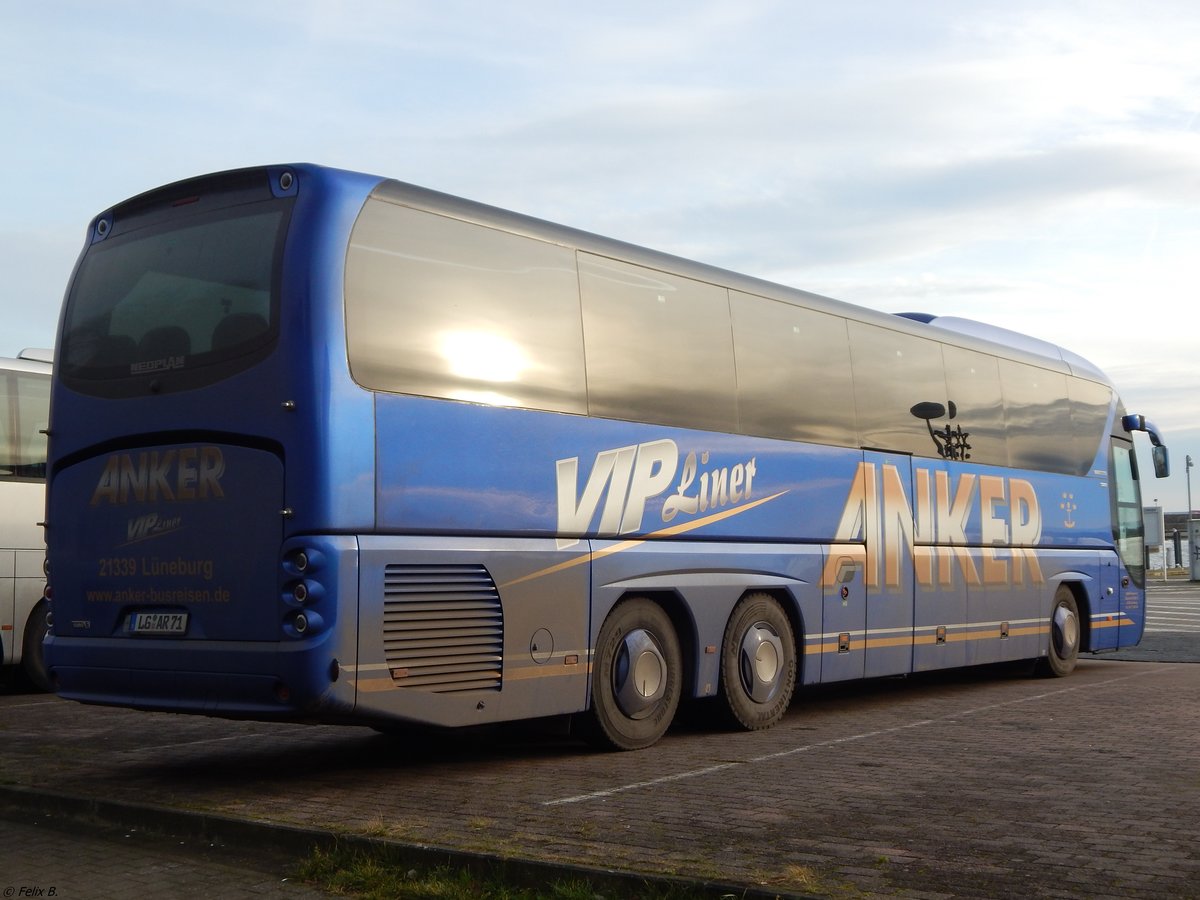 Neoplan Tourliner von Anker aus Deutschland im Stadthafen Sassnitz am 27.12.2017