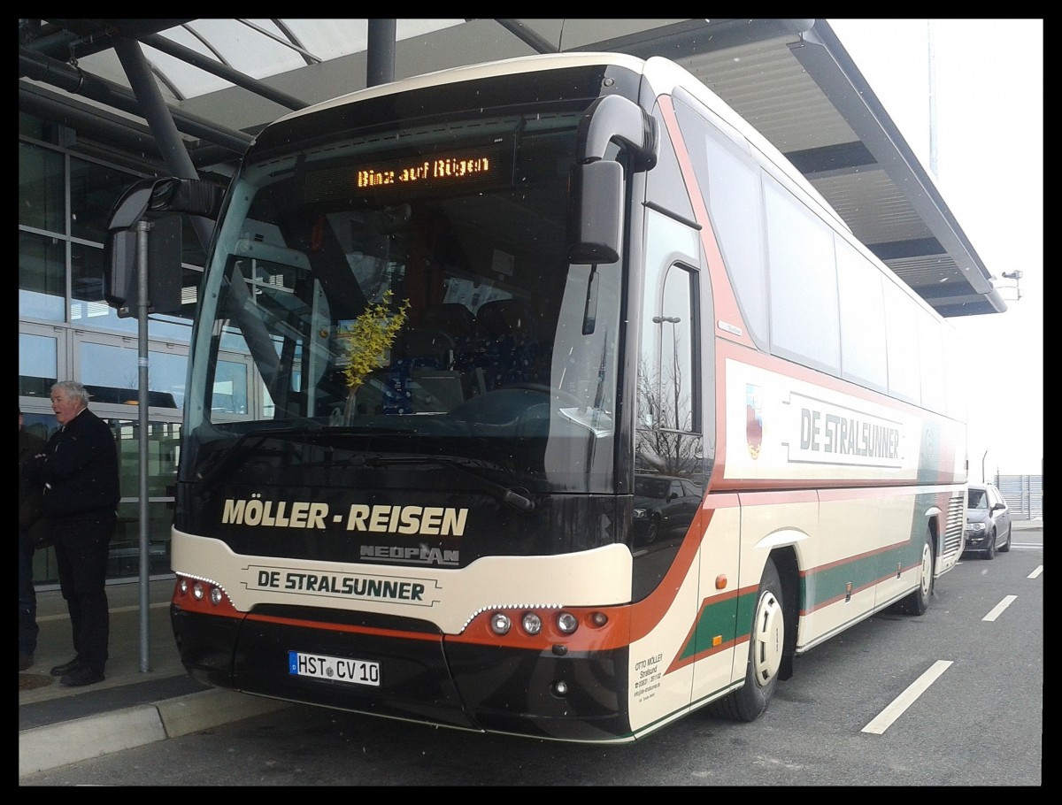 Neoplan Tourliner von De Stralsunner aus Deutschland in Rostock am 26.03.2013