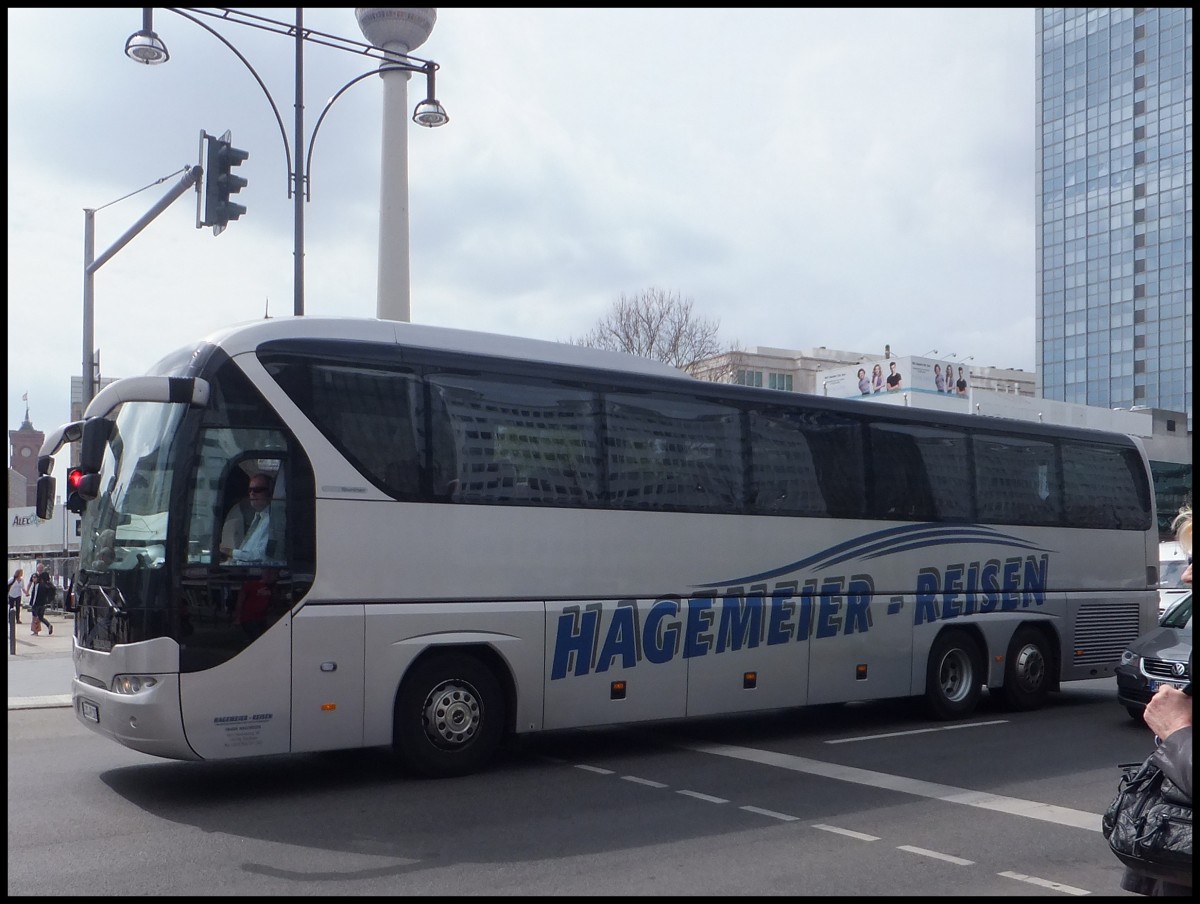 Neoplan Tourliner von Hagemeier Reisen aus Deutschland in Berlin am 25.04.2013