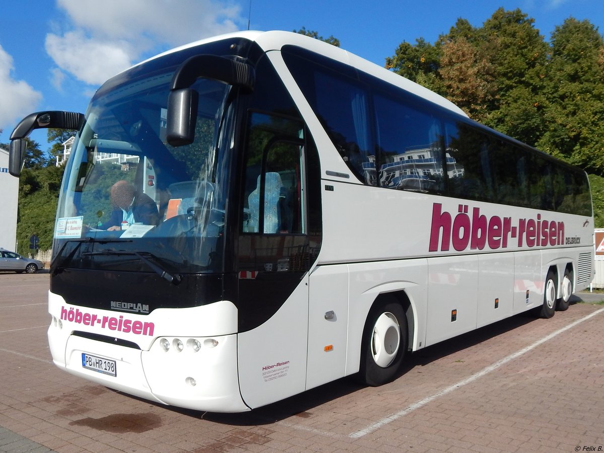 Neoplan Tourliner von Höber-Reisen aus Deutschland im Stadthafen Sassnitz am 27.09.2015