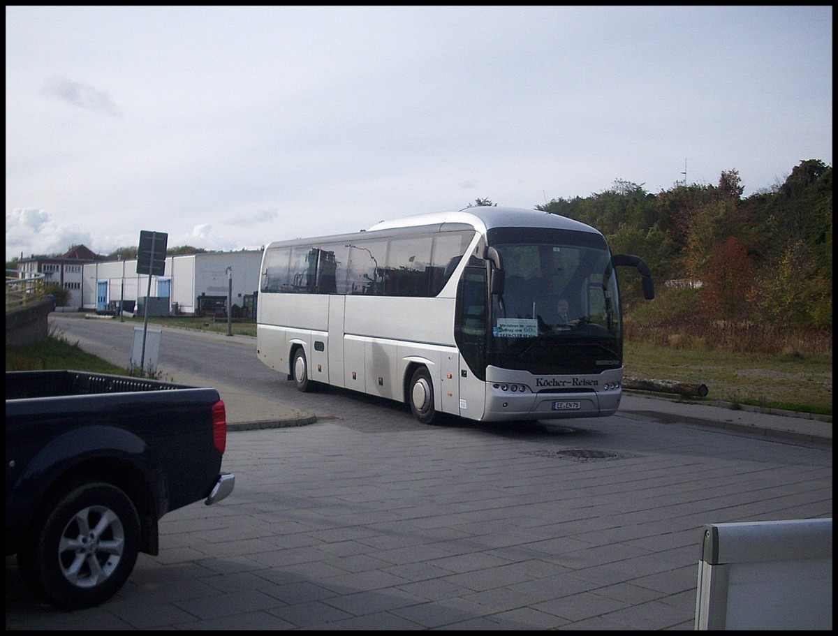 Neoplan Tourliner von Kcher-Reisen aus Deutschland im Stadthafen Sassnitz am 27.10.2012 Gru an den neten Fahrer.