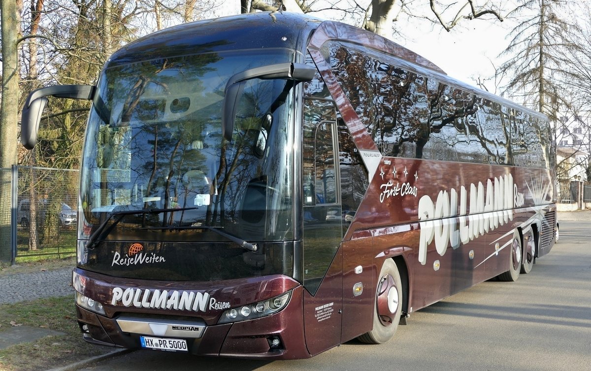 Neoplan Tourliner von 'Pollmann Reisen GmbH'. Zur Grünen Woche, Berlin im Januar 2020. (Grüne Woche)