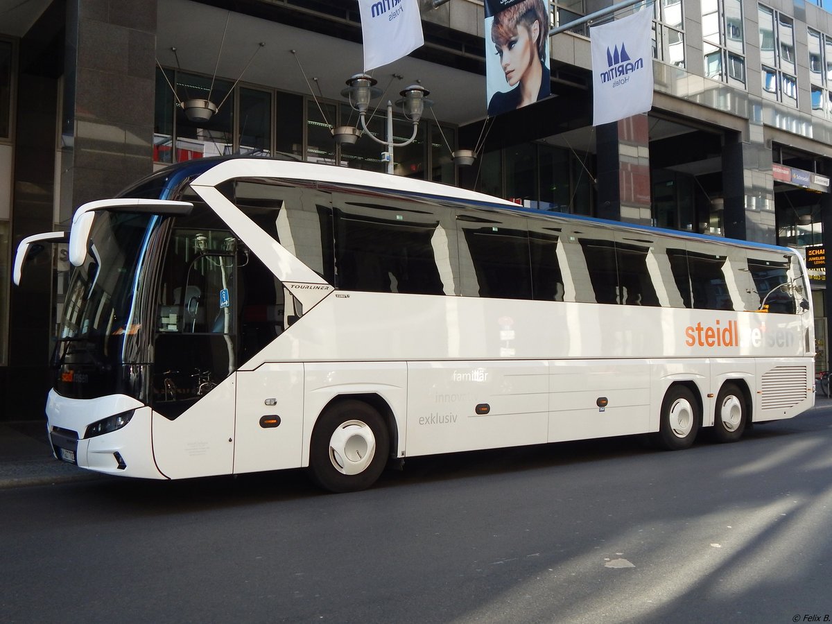 Neoplan Tourliner von Steidl Reisen aus Deutschland in Berlin am 31.10.2018