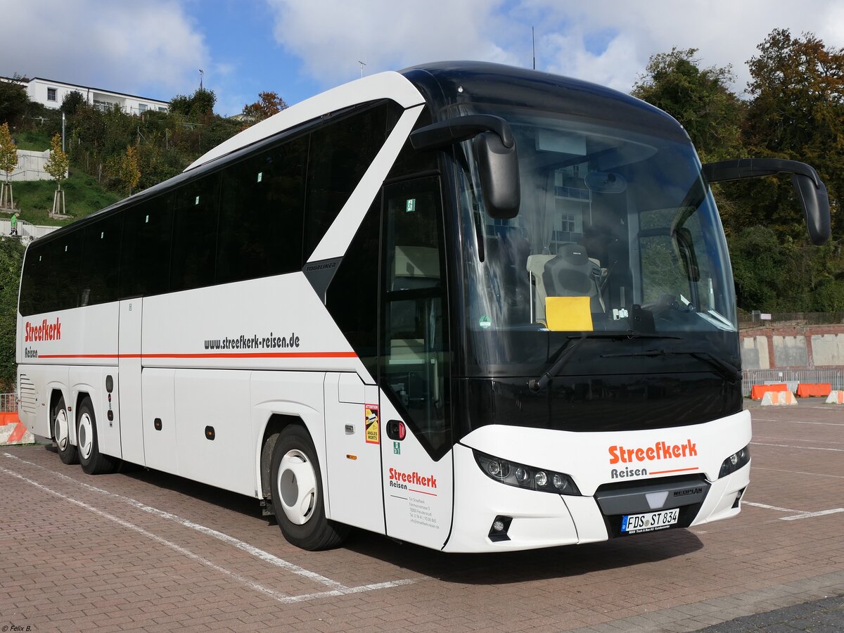 Neoplan Tourliner von Streefkerk Reisen aus Deutschland im Stadthafen Sassnitz am 23.10.2021