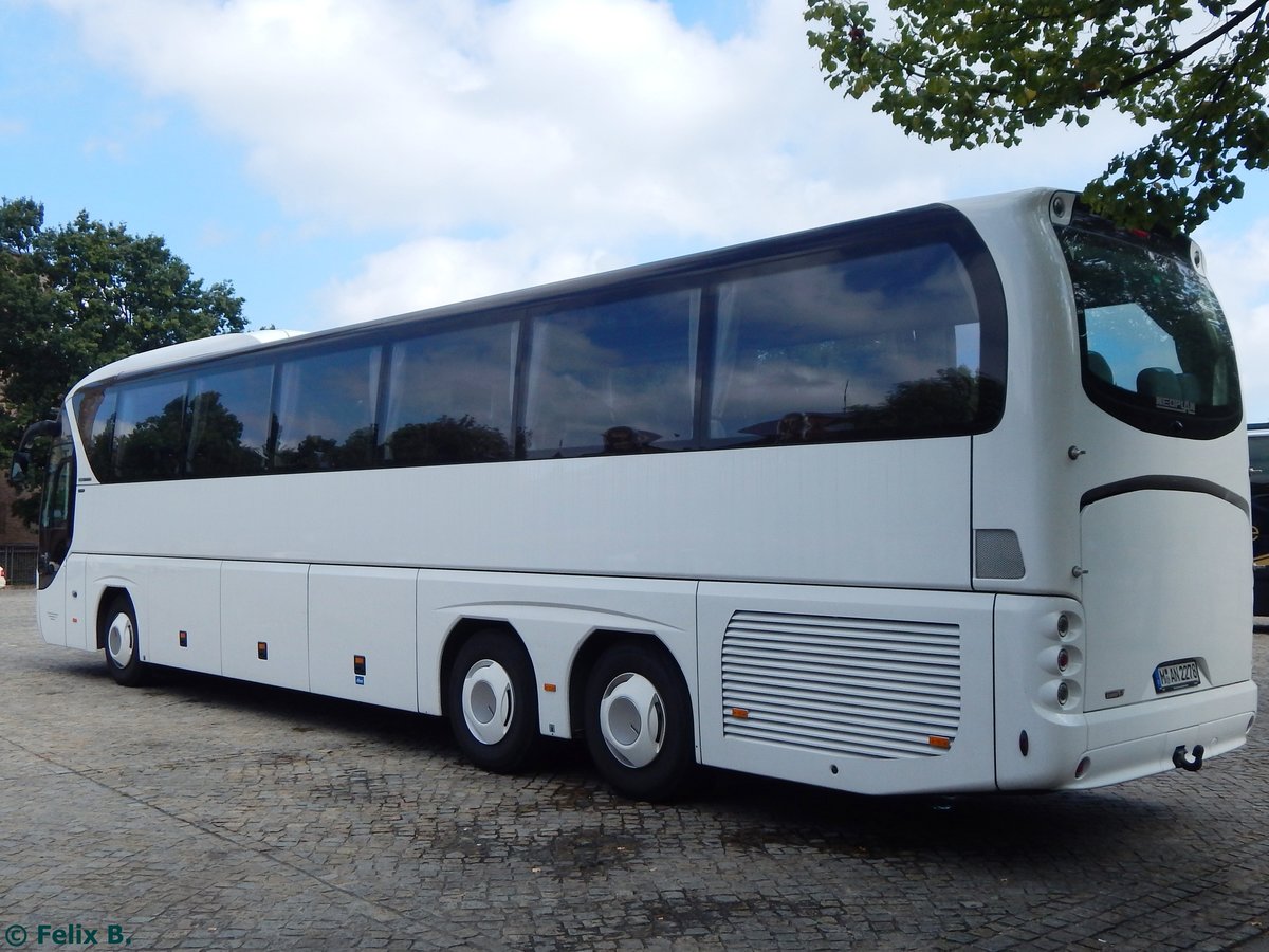 Neoplan Tourliner Vorführwagen in Potsdam am 24.08.2015