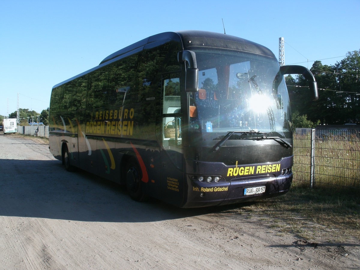 Neoplan Tourliner,am 21.Juli 2013,am Bahnhof in Binz.