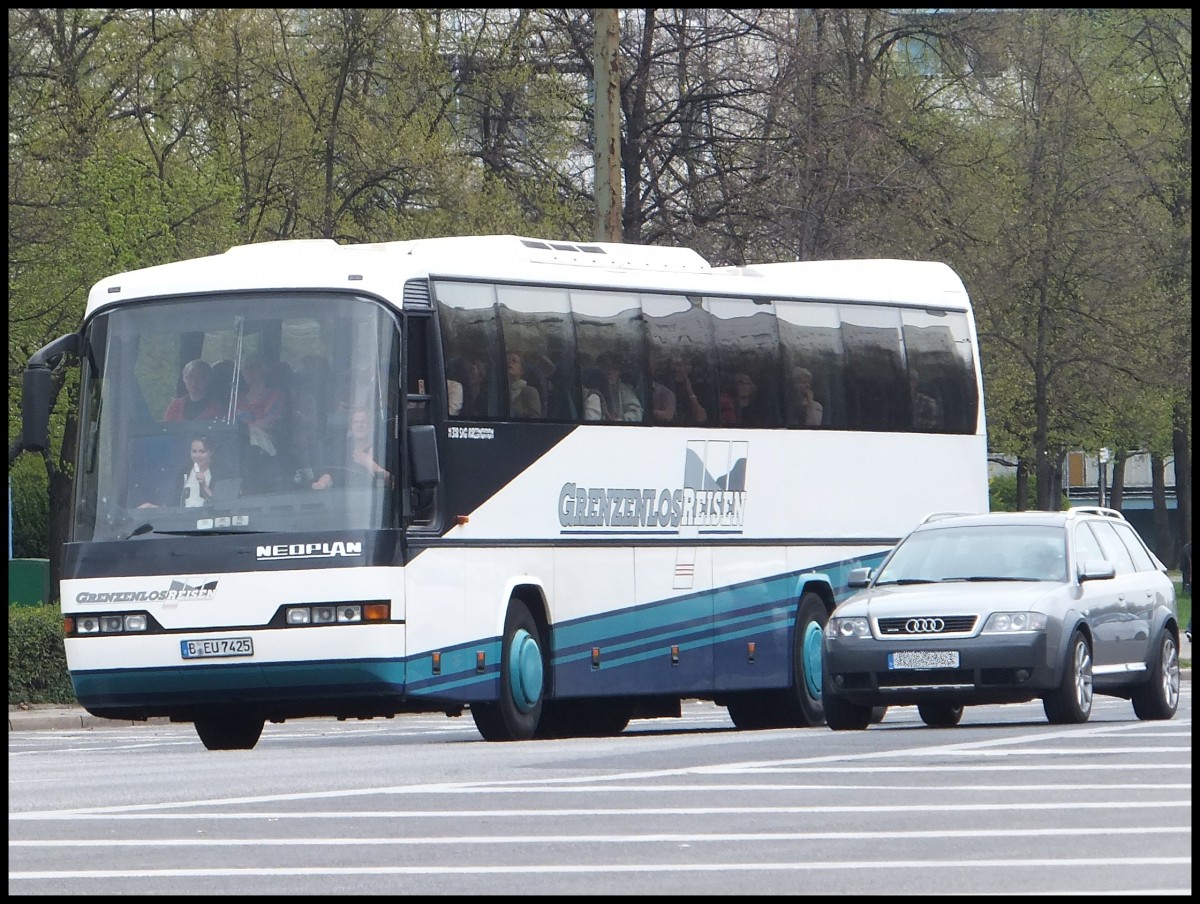 Neoplan Transliner von Grenzenlos Reisen aus Deutschland in Berlin am 25.04.2013