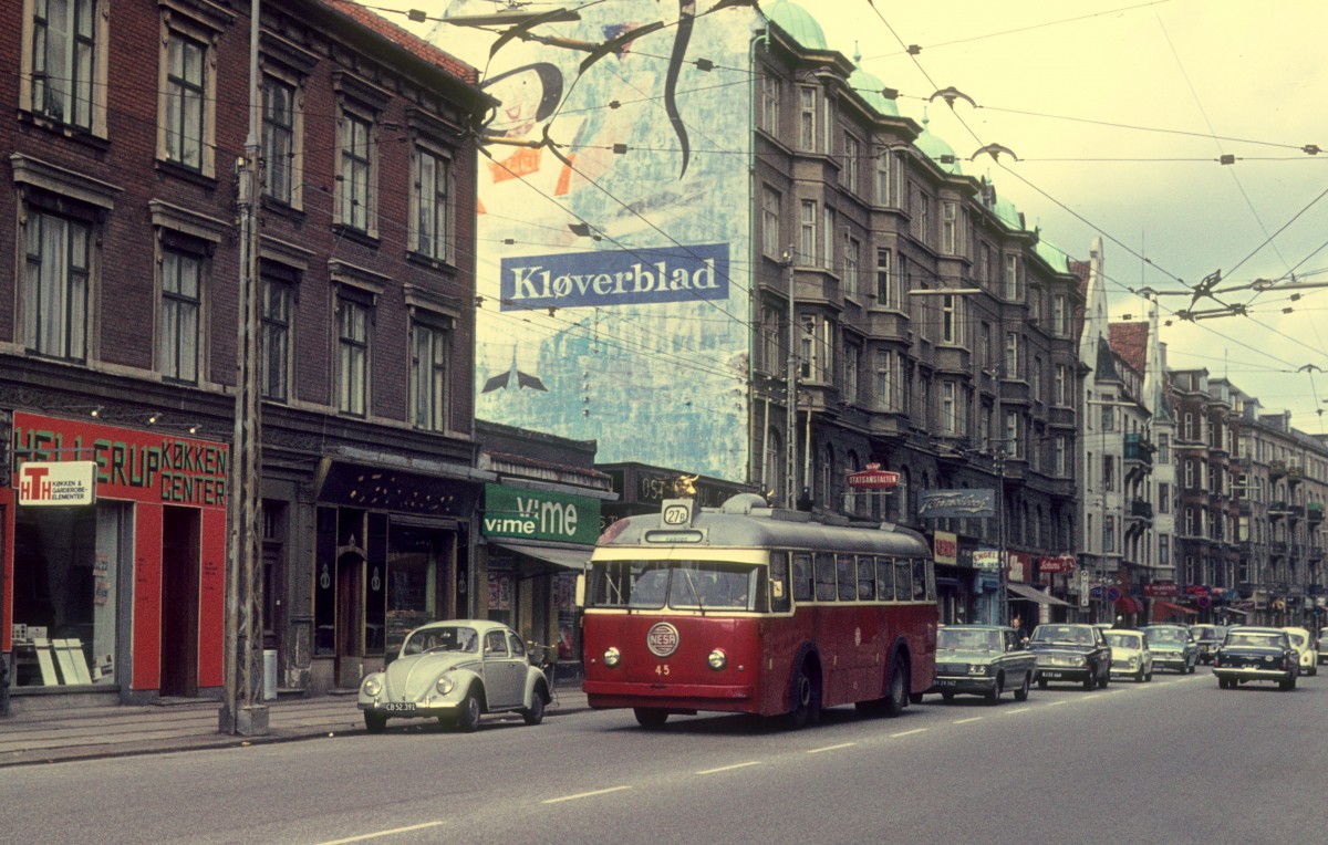NESA Trolleybuslinie 27B (BUT / Smith, Mygind & Hüttemeier / English Electric Company-LETB1 45) Hellerup, Strandvejen / Sofievej / Jomsborgvej am 10. Oktober 1971. 