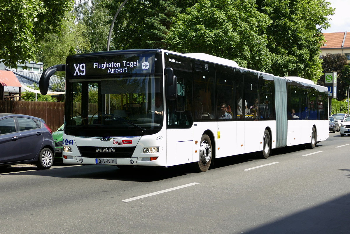 Neu bei der BVG die MAN Lion's City GN, hier Wagen '4901', als X9 unterwegs Richtung Flughafen Berlin -Tegel im Mai 2018.