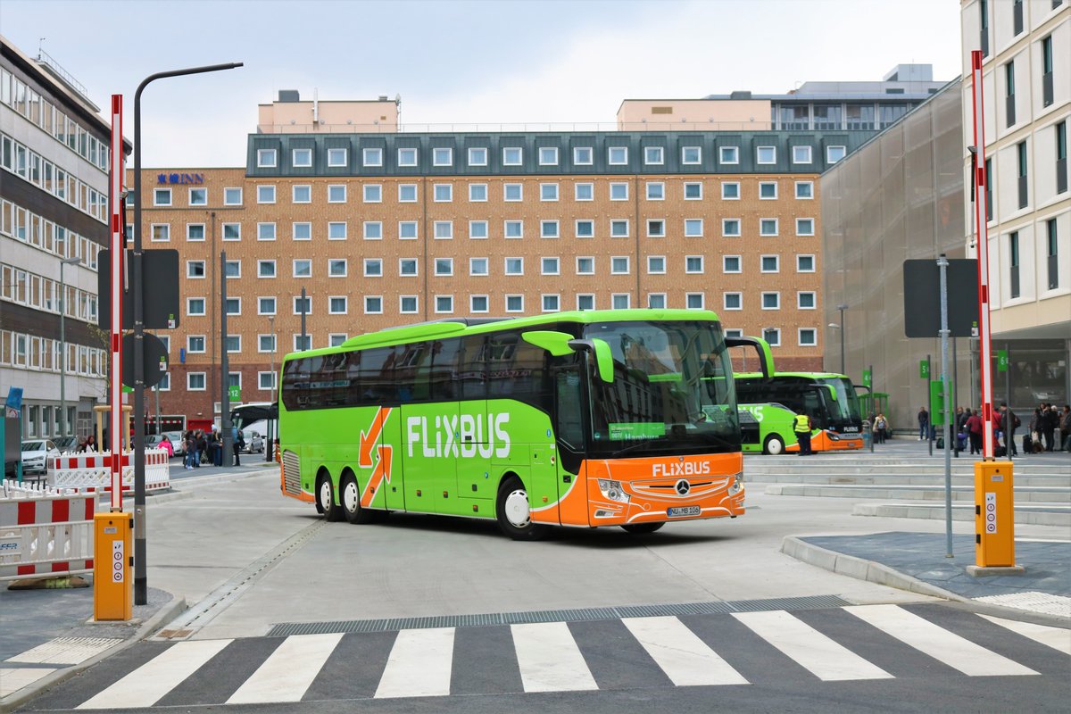 Neuer FlixBus Mercedes Benz Tourismo am 13.04.19 am neuen Busbahnhof in Frankfurt am Main am Hauptbahnhof Südseite 