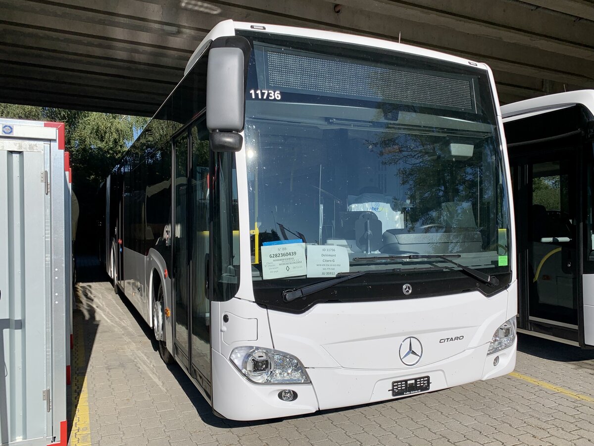 Neuer MB C2 G Ü hybrid '11736'  JU 35911 für PostAuto Regie Delemont am 24.9.21 bei Interbus Kerzers.