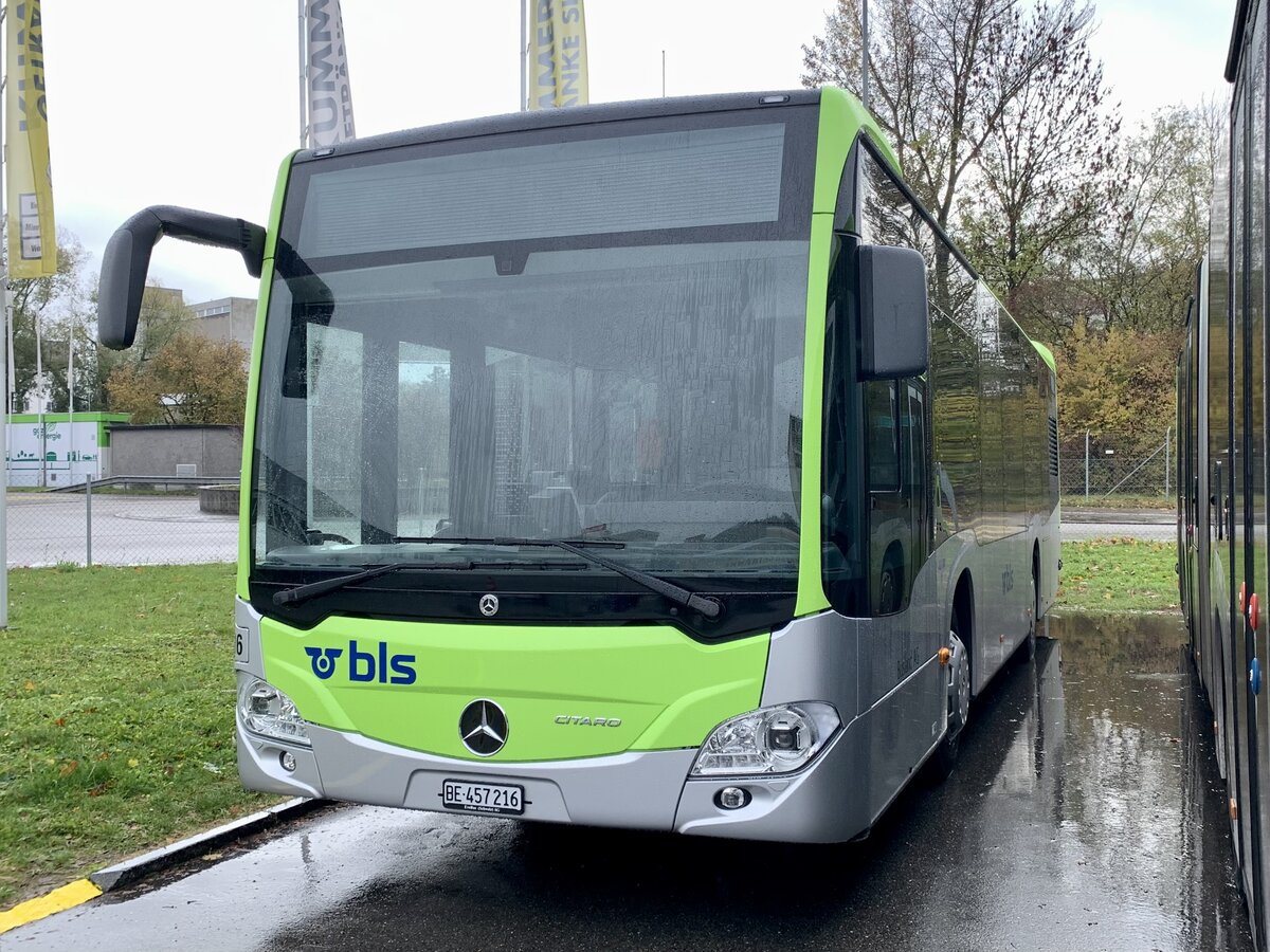 Neuer MB C2 K hybrid 216 der Busland AG am 12.11.23 vor der Garage Buchmatt.