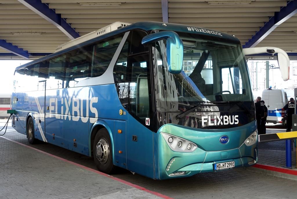 NEUHEIT: 1. elektrischer Fernbus in Deutschland, chinesischer BYD C9  Flixbus , Mannheim März 2019