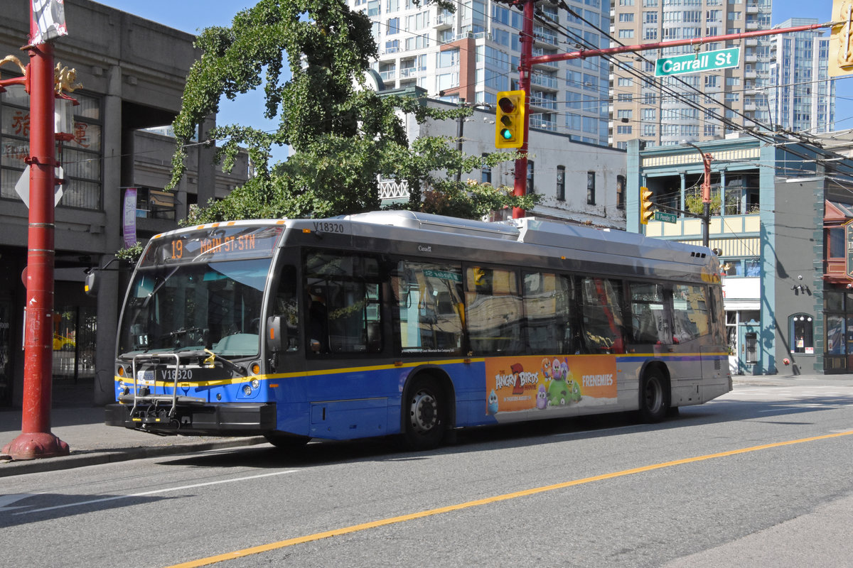 New Flyer Autobus V18320, auf der Linie 19, unterwegs in Vancouver. Die Aufnahme stammt vom 04.08.2019.