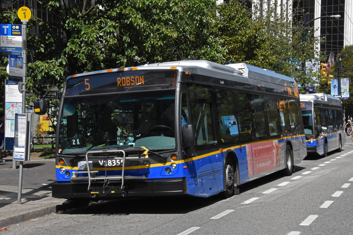 New Flyer Autobus V18355, auf der Linie 5, unterwegs in Vancouver. Die Aufnahme stammt vom 05.08.2019.
