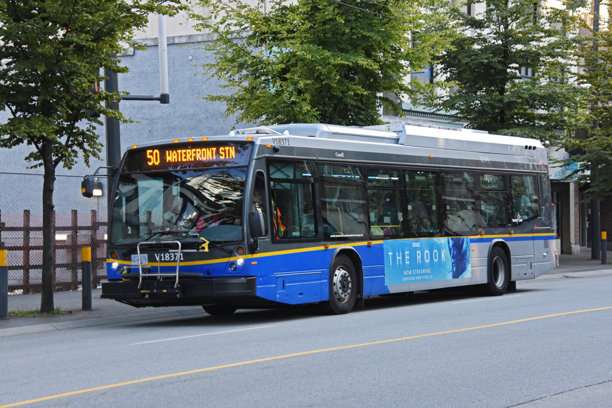 New Flyer Autobus V18371, auf der Linie 50, unterwegs in Vancouver. Die Aufnahme stammt vom 05.08.2019.