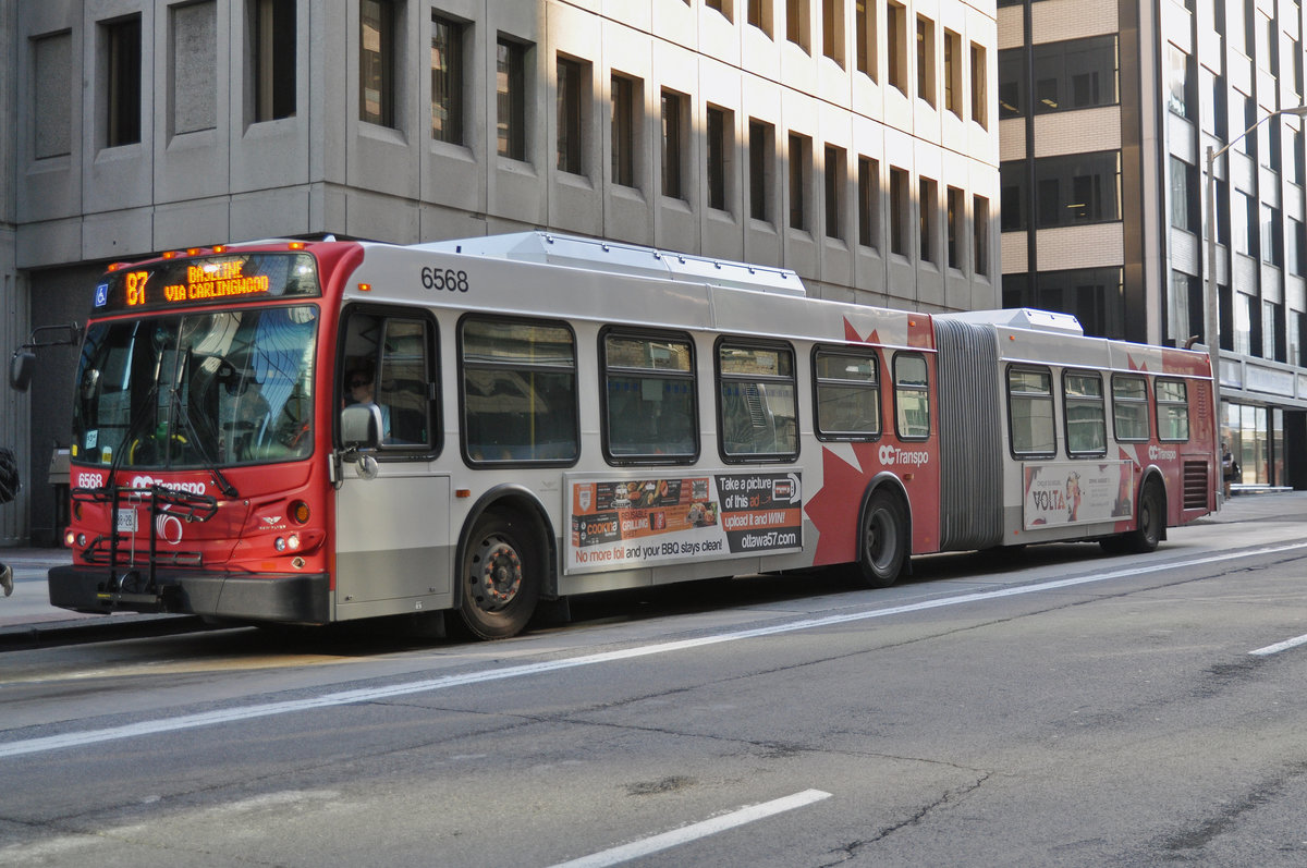 New Flyer Bus D 60 LFR mit der Nummer 6568, auf der Linie 87 unterwegs in Ottawa. Die Aufnahme stammt vom 18.07.2017.