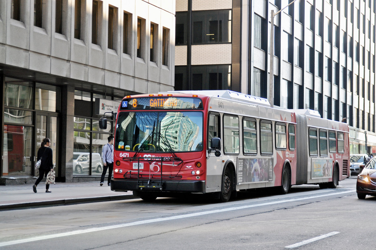 New Flyer Bus D 60 LFR mit der Nummer 6471, auf der Linie 8 unterwegs in Ottawa. Die Aufnahme stammt vom 18.07.2017.