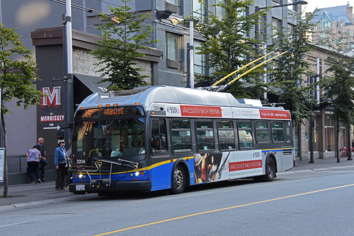New Flyer Trolleybus E40LFR 2204, auf der Linie 16, unterwegs in Vancouver. Die Aufnahme stammt vom 04.08.2019.