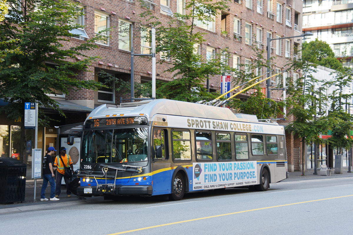 New Flyer Trolleybus E40LFR 2286, auf der Linie 16, unterwegs in Vancouver. Die Aufnahme stammt vom 04.08.2019.