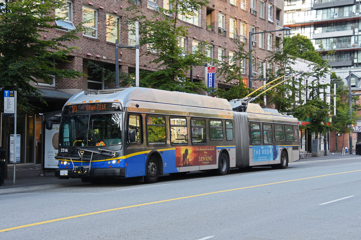 New Flyer Trolleybus E60LFR 2514, auf der Linie 10, unterwegs in Vancouver. Die Aufnahme stammt vom 04.08.2019.