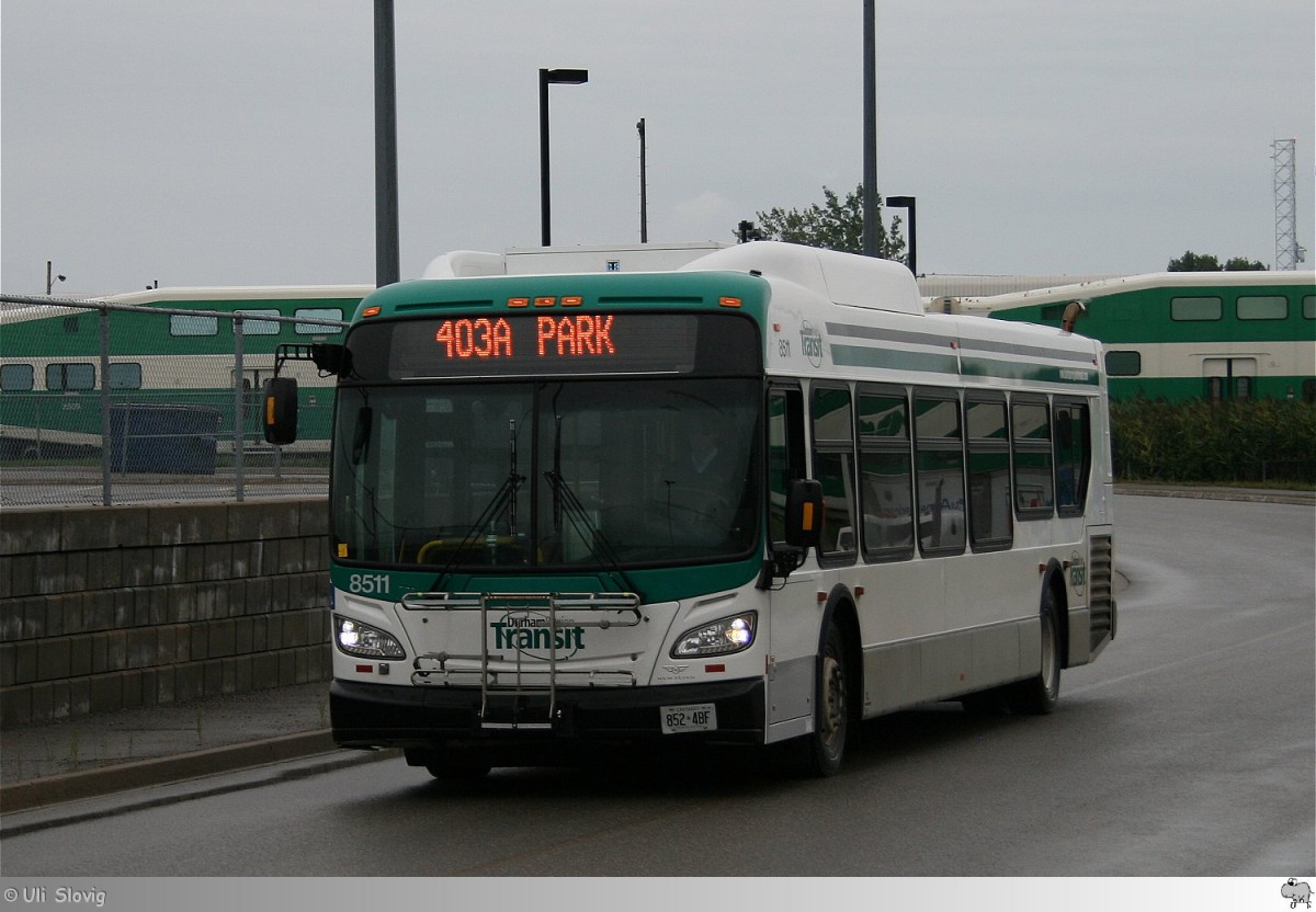 New Flyer Xcelsior XD40  Durham Region Transit (DRT)  # 8511, aufgenommen am 7. September 2013 in Oshawa, Ontario / Kanada.