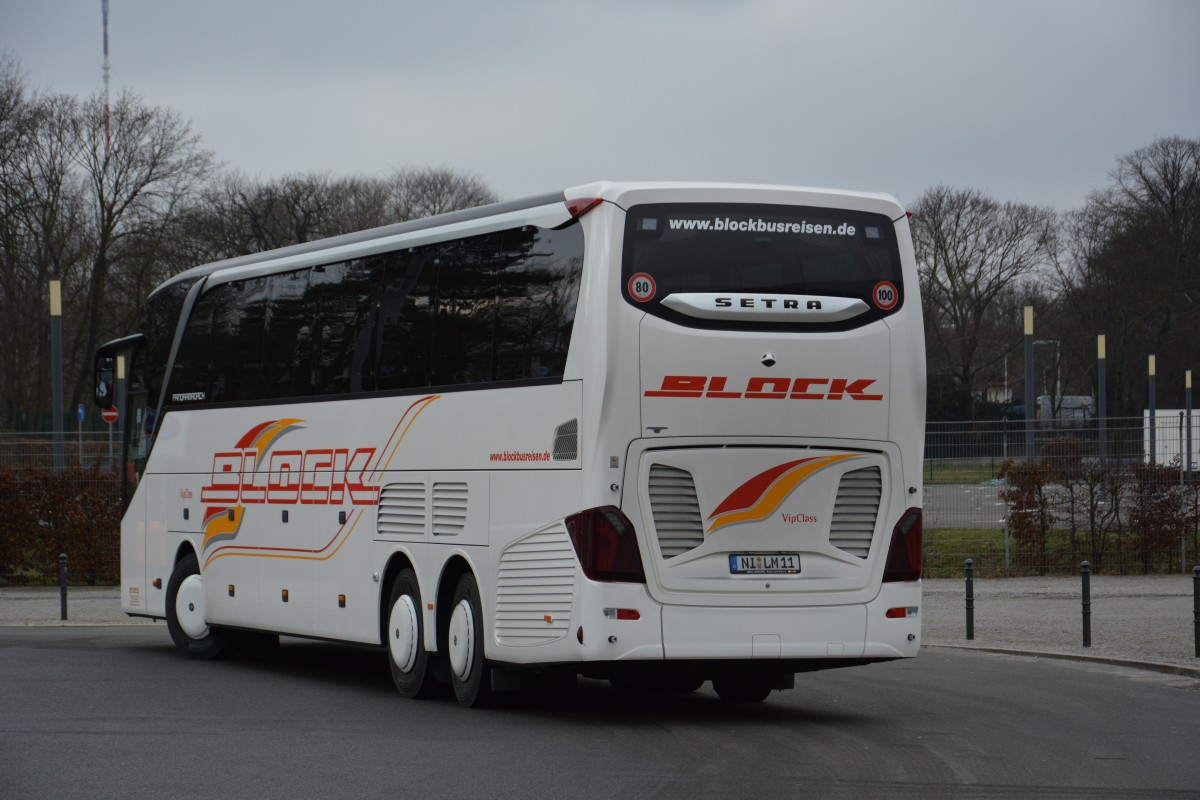 NI-LM 11 (Setra S 516 HDH) fährt am 24.01.2015 in Berlin am OlympiaStadion.
